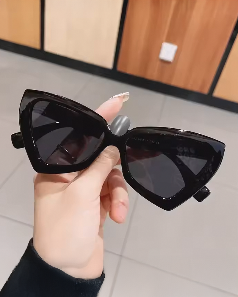 Lunette de soleil femme yeux chat