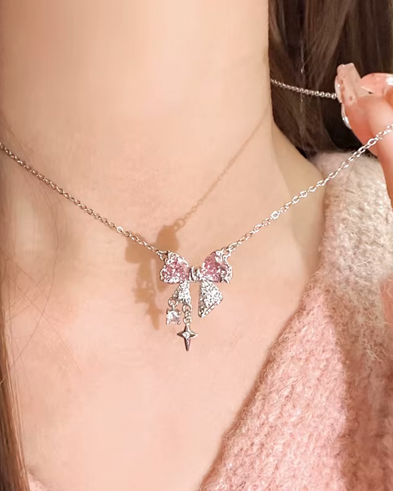Pendentif noeud papillon rose