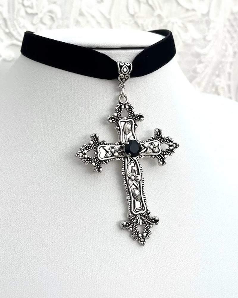 Collier croix gothique