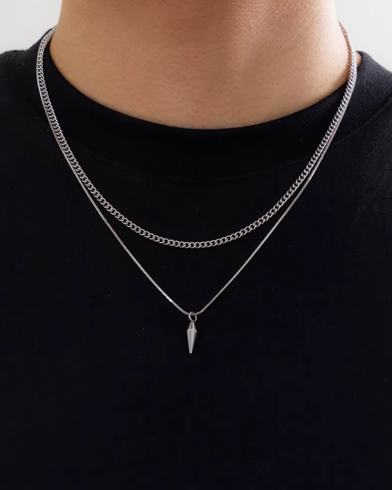 Collier pendentif pointe