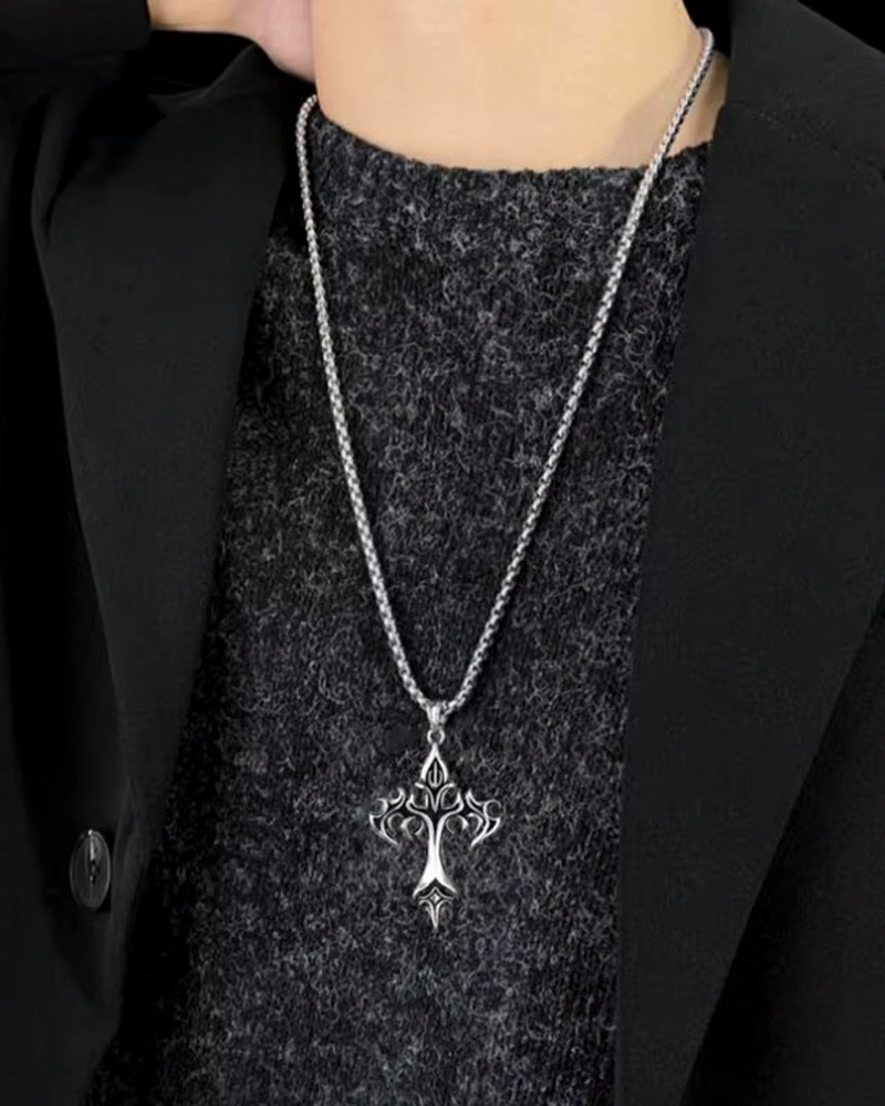 Collier croix gothique