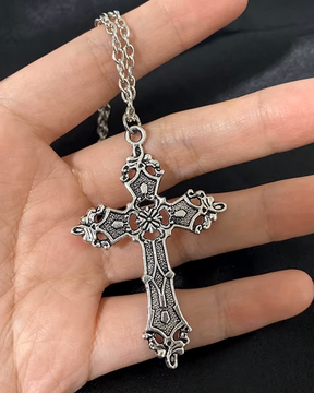 Pendentif croix gothique