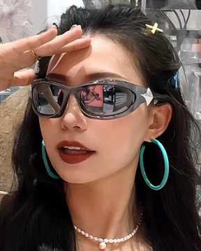 Lunettes de soleil futuristes Y2K